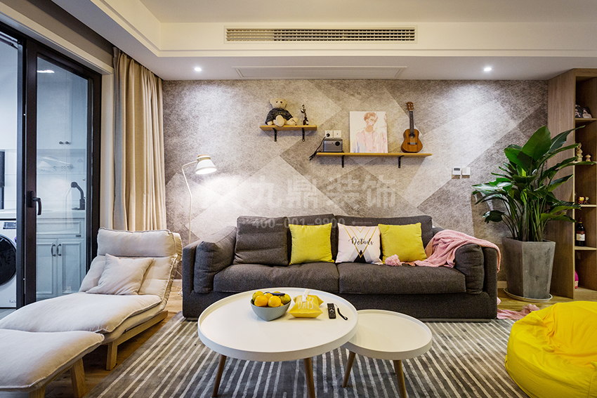 在(zai)傢(jia)居軟裝(zhuang)設(shè)計(ji)中(zhong)窗簾怎麽搭配(pei)最好? 在(zai)傢(jia)居軟裝(zhuang)設(shè)計(ji)中(zhong)窗簾怎麽搭配(pei)最好?