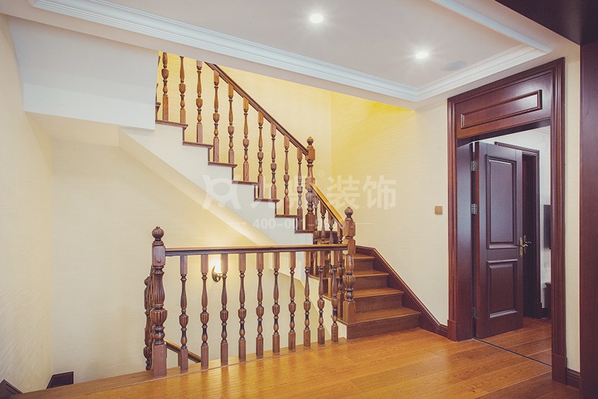 樓梯裝(zhuang)修實景圖