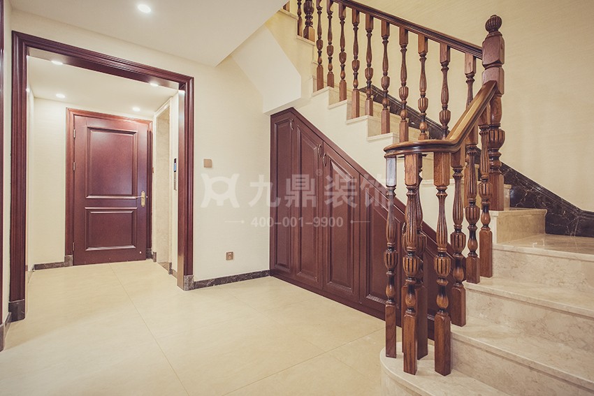 樓梯裝(zhuang)修實景圖