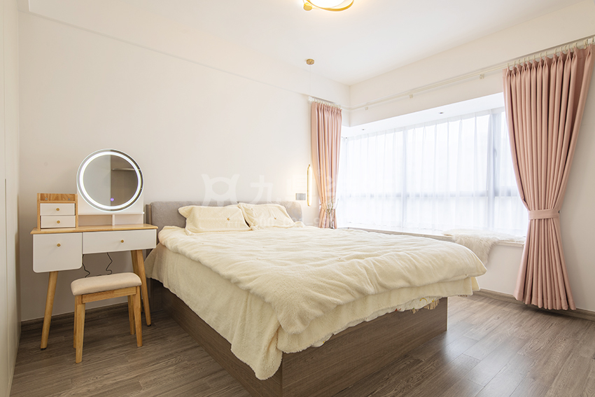 卧室裝(zhuang)修實景圖