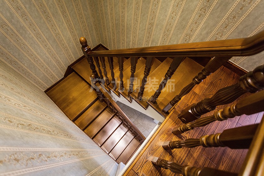 樓梯裝(zhuang)修實景圖