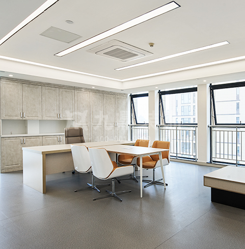 益展(zhan)辦(bàn)公(gōng)室裝(zhuang)修效果圖2