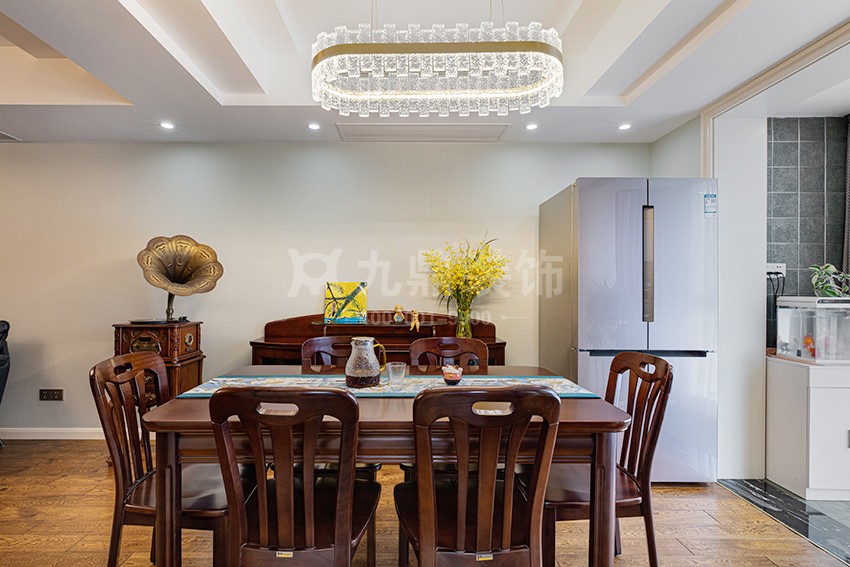 餐廳裝(zhuang)修實景圖