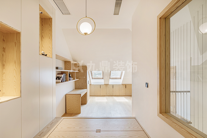 閣樓裝(zhuang)修