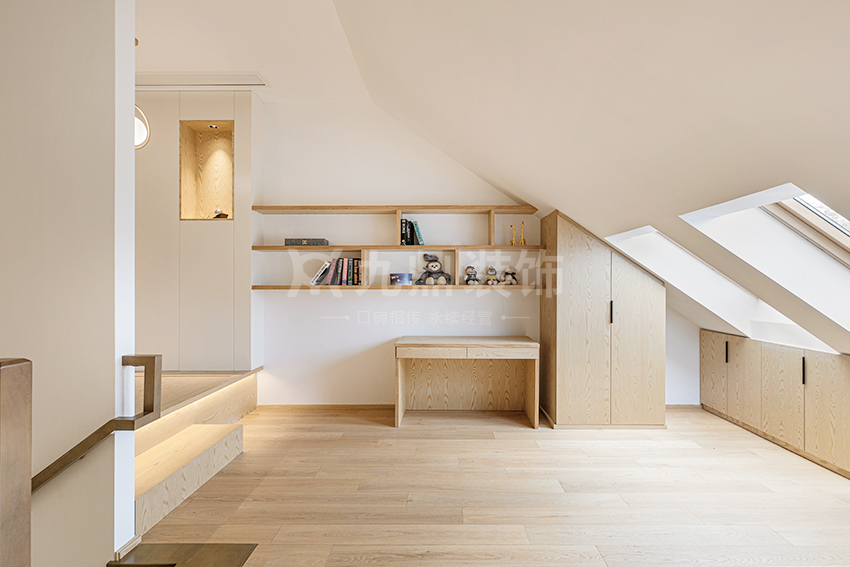 閣樓裝(zhuang)修