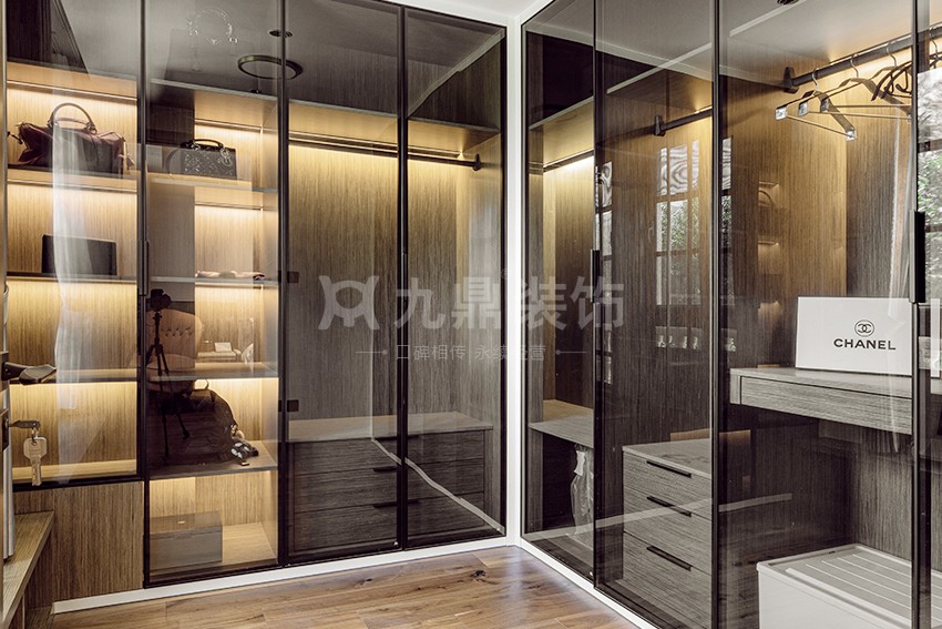 衣帽間裝(zhuang)修