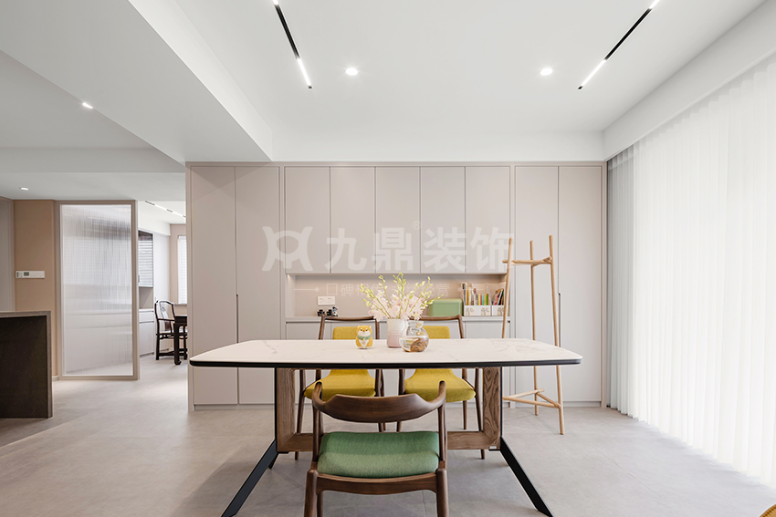 客廳裝(zhuang)修實景圖