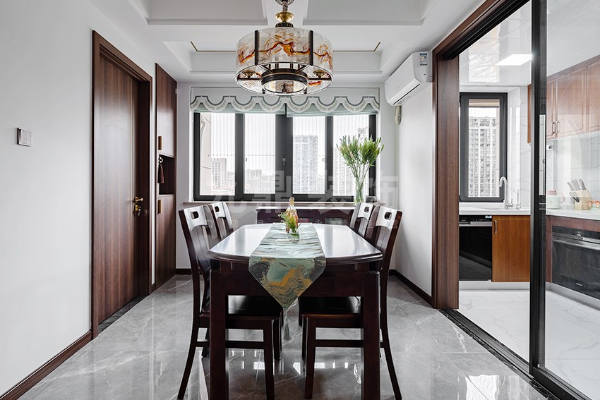 餐廳裝(zhuang)修實景圖