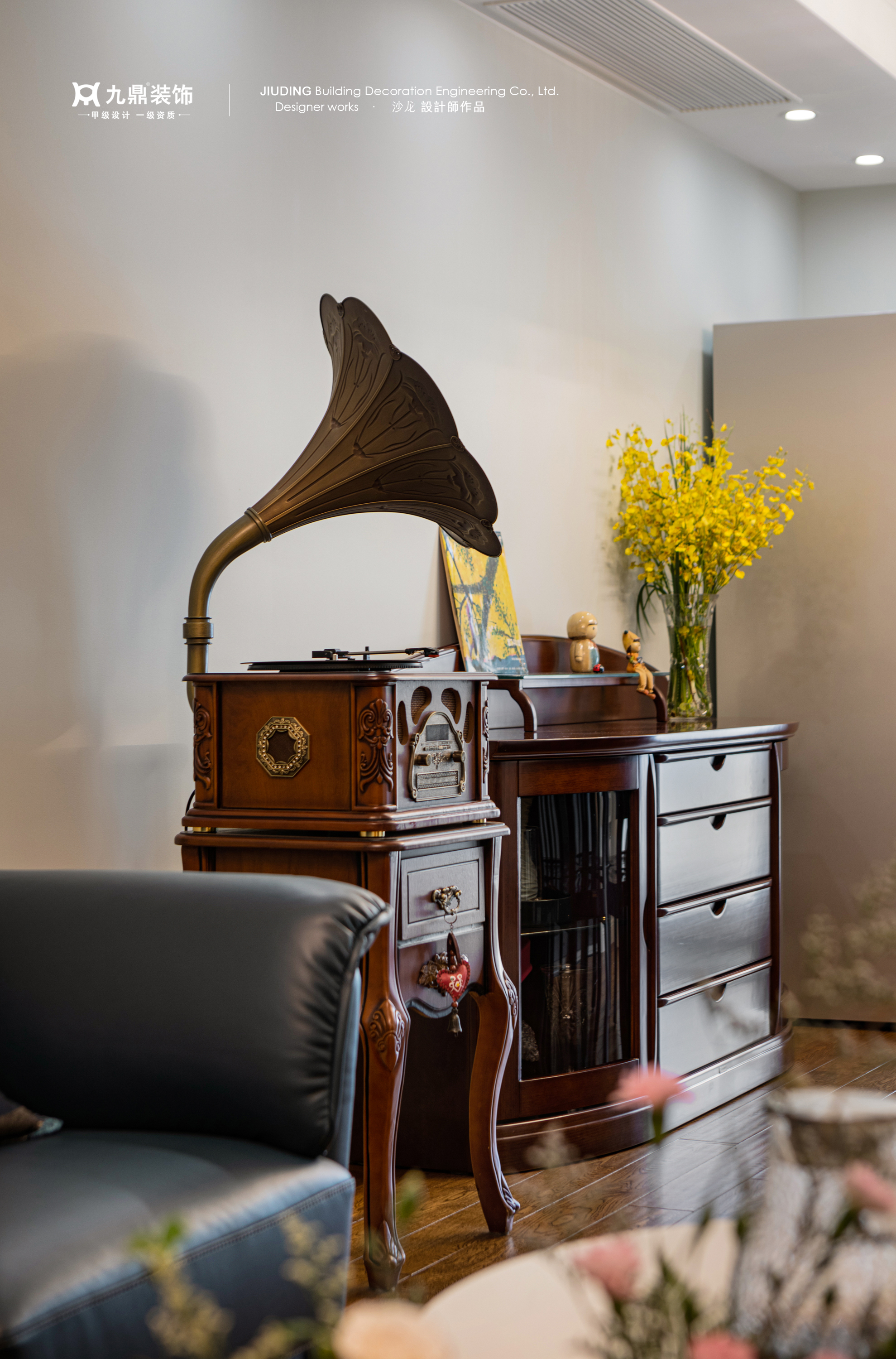 杭(hang)州青春都市(shi)公(gōng)寓100㎡美式(shi)混搭裝(zhuang)修案例