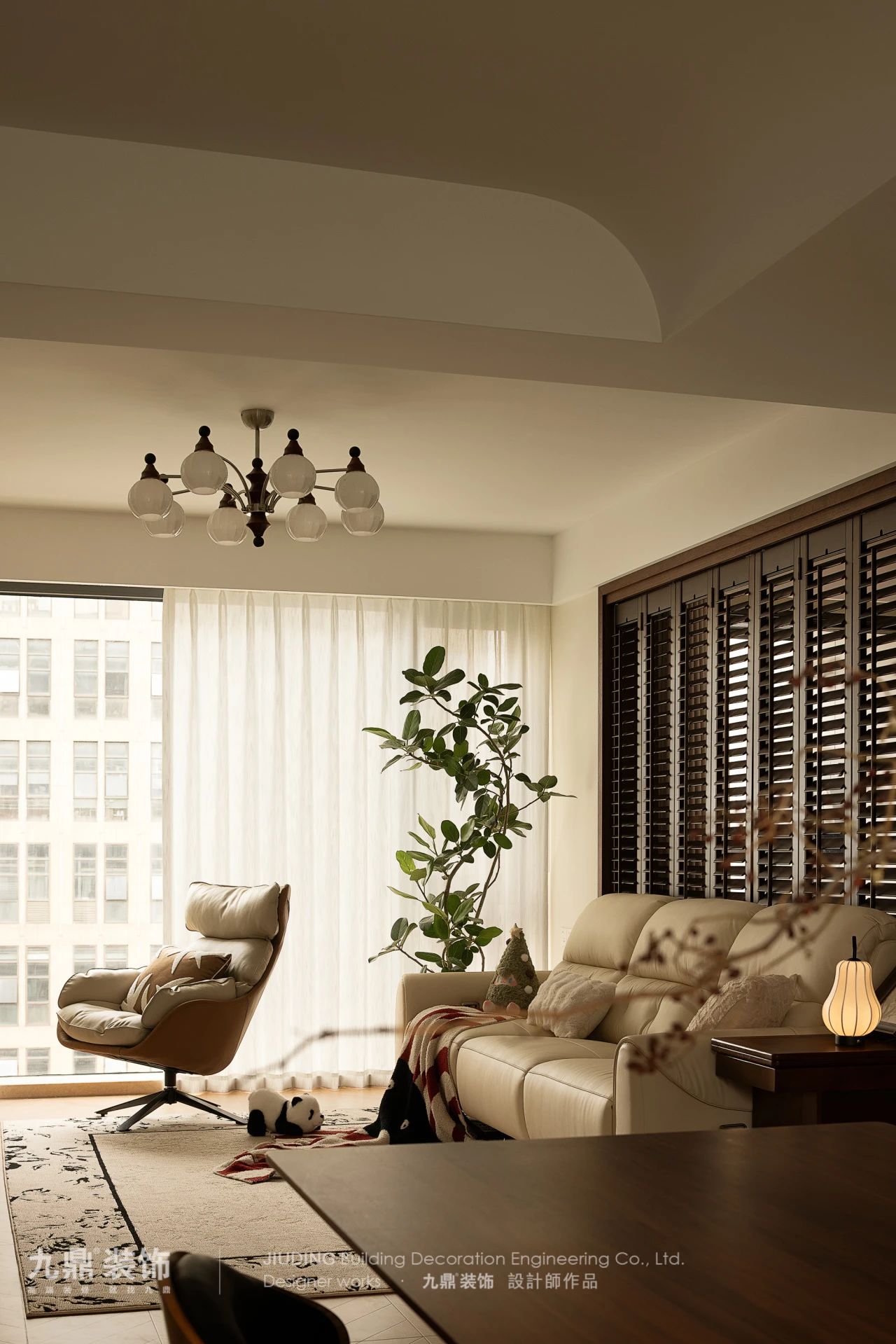 120㎡水印康庭現(xian)代(dai)中(zhong)古(gu)風裝(zhuang)修案例