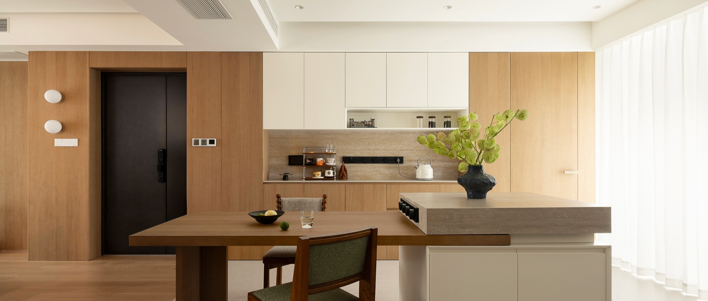 杭(hang)州翡翠城(cheng)140㎡原木(mù)極簡裝(zhuang)修案例