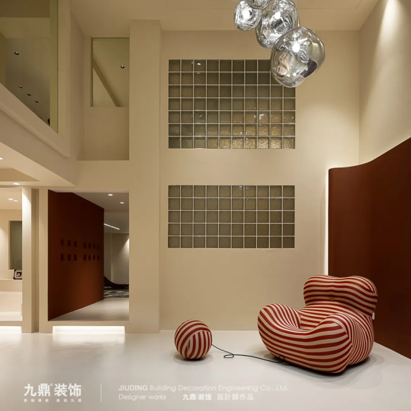 350㎡微風之(zhi)城(cheng)現(xian)代(dai)侘寂風裝(zhuang)修案例